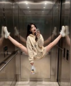 AI生成电梯一字马美女制作教程，条条流量上万，别再在外面被割韭菜了，全流程实操-资源云